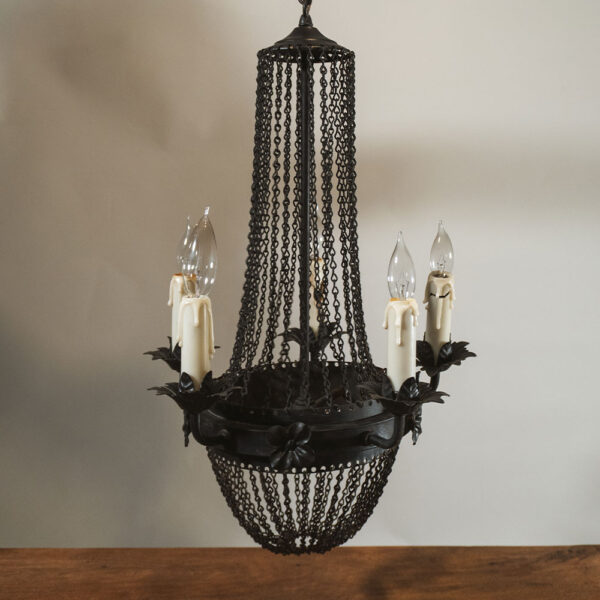 Candelabro Colgante Negro con Cadenas – Estilo Pendiente