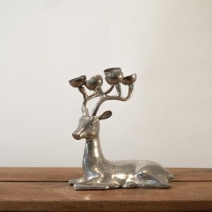 Candelabro en Forma de Venado de Metal Fundido