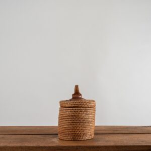 Galletero De Fibra Natural Con Detalle En Madera