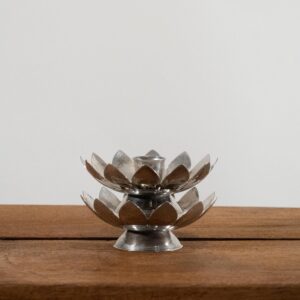 Set De Candelabros En Forma De Flor En Plata