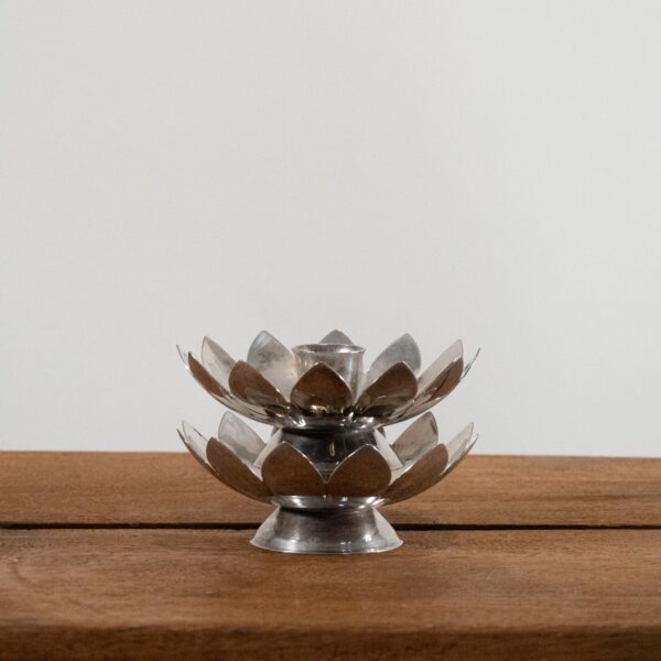 Set De Candelabros En Forma De Flor En Plata